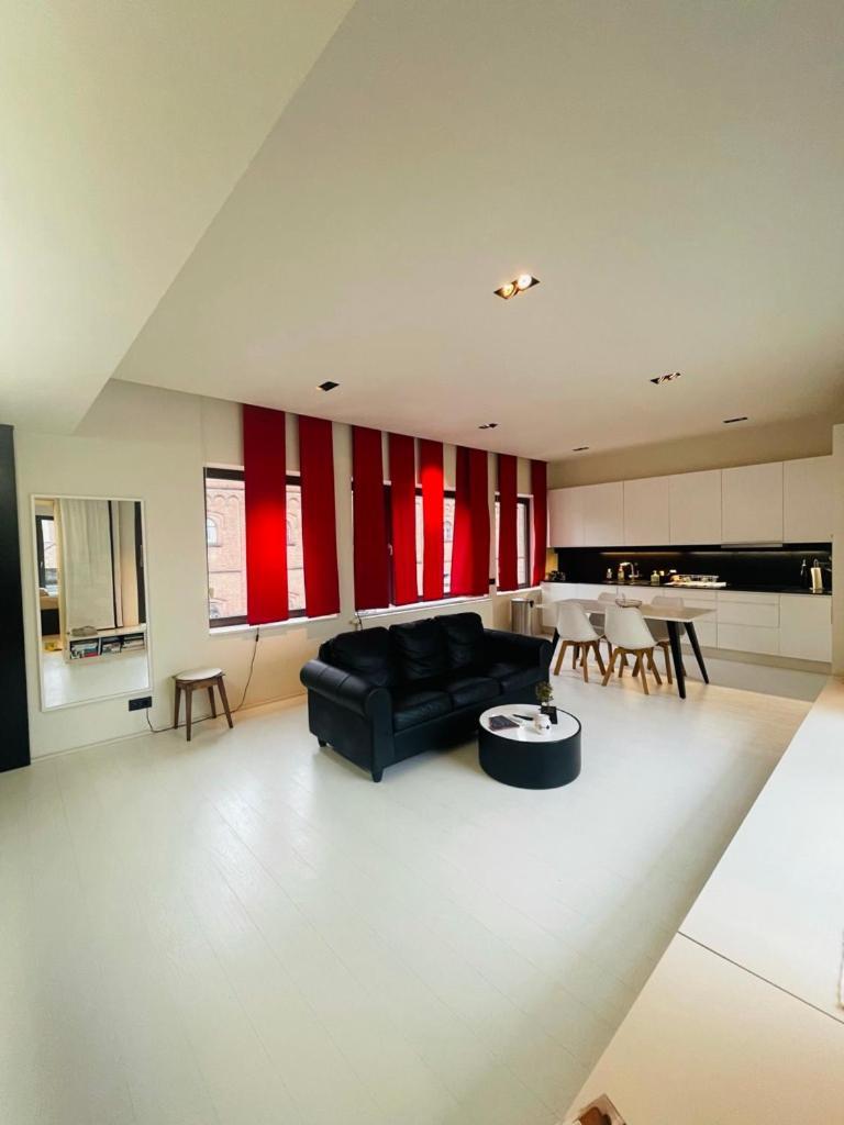Down Town Penthouse With Private Parking Apartment *